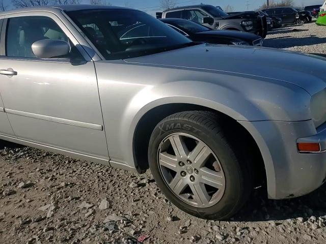 2005 Chrysler 300 Touring VIN: 2C3JK53G45H695417 Lot: 79775944