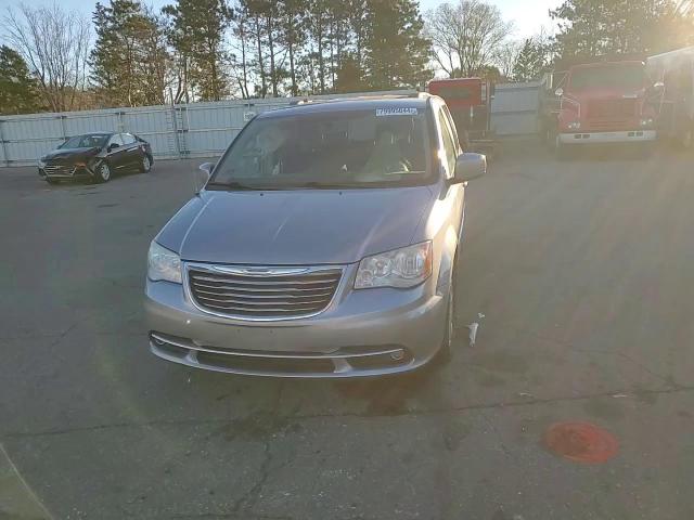 2014 Chrysler Town & Country - Image 11