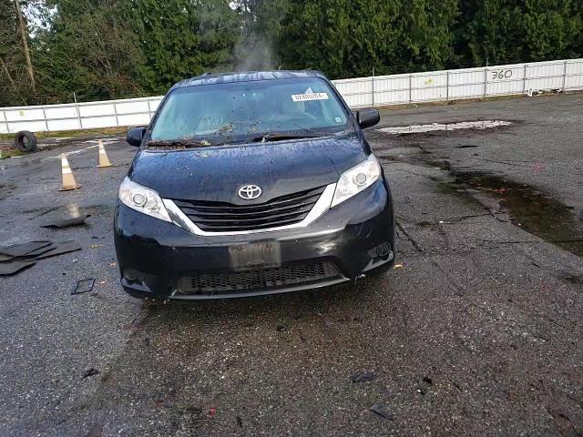 2015 Toyota Sienna - Image 11