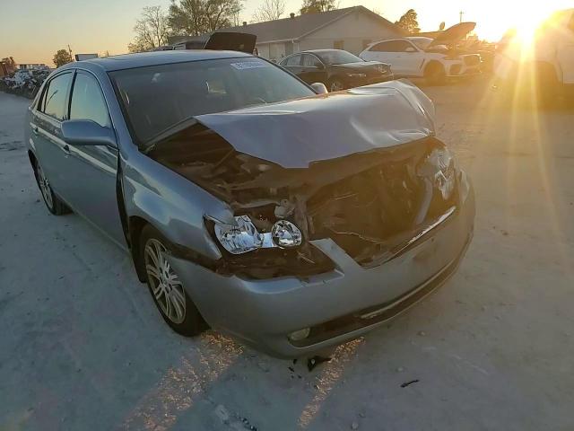 2007 Toyota Avalon - Image 11