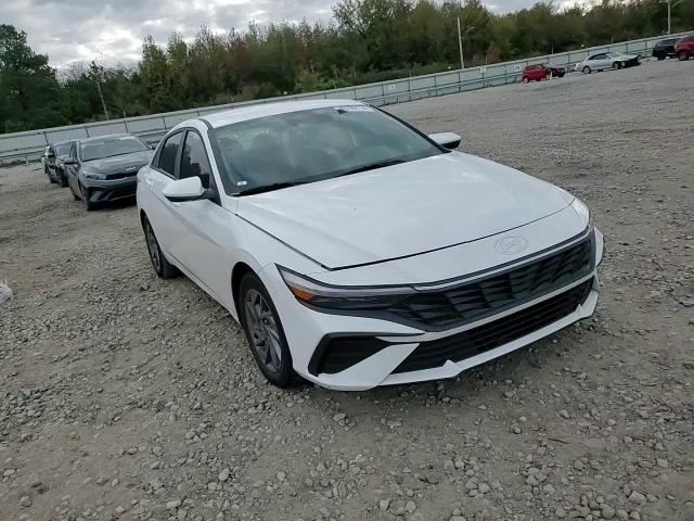 2024 Hyundai Elantra - Image 11