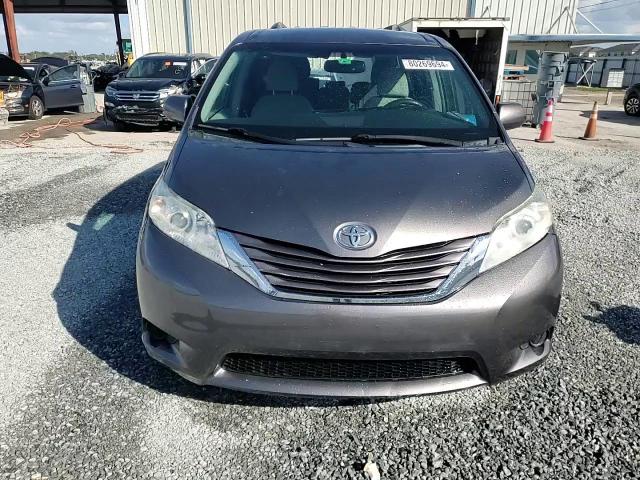 2015 Toyota Sienna - Image 14