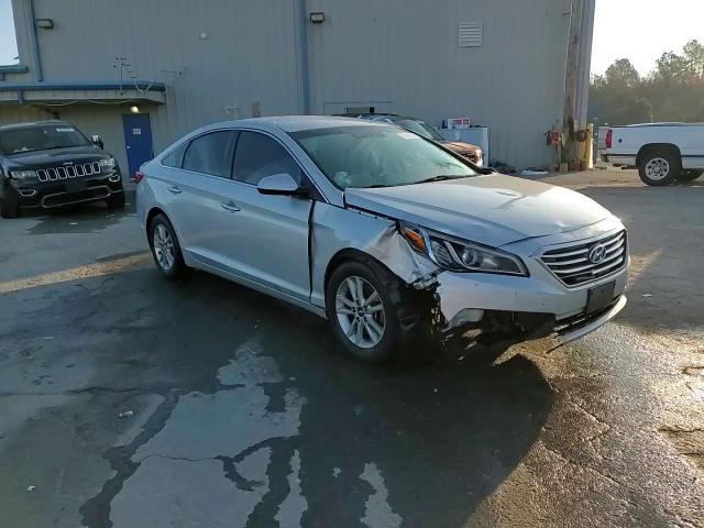 2015 Hyundai Sonata - Image 13
