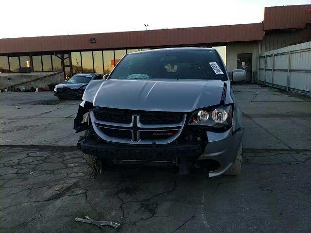 2017 Dodge Caravan - Image 11
