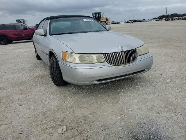 2002 Lincoln Town Car Executive VIN: 1LNHM81W82Y671926 Lot: 79351434