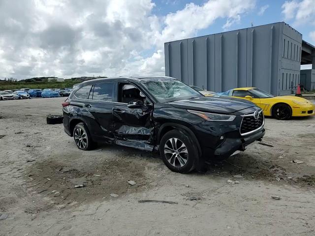 2021 Toyota Highlander - Image 11