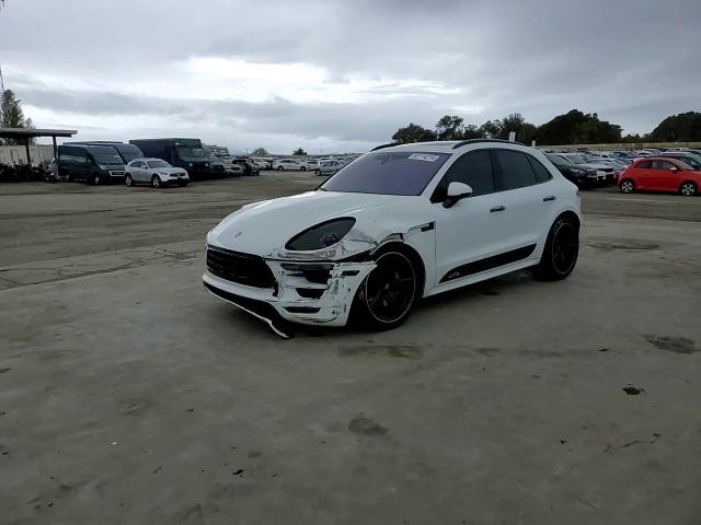 2017 Porsche Macan - Image 11