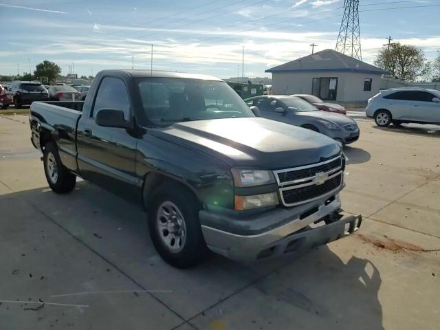 2007 Chevrolet Silverado - Image 11