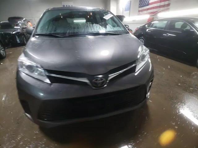 2018 Toyota Sienna - Image 13