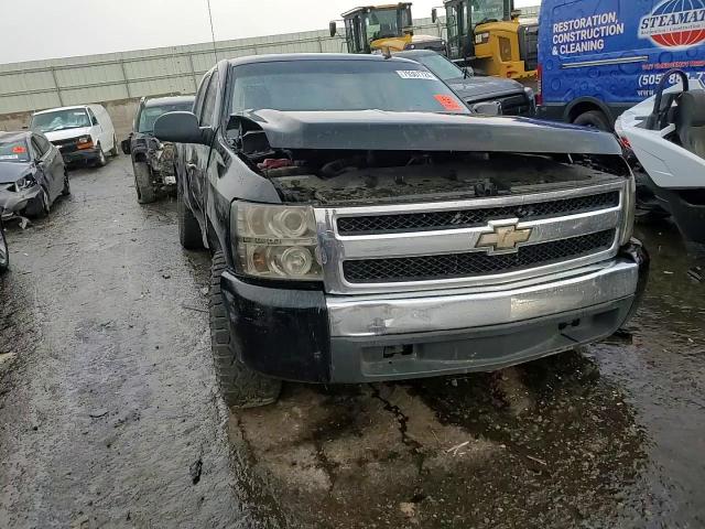 2007 Chevrolet Silverado - Image 10