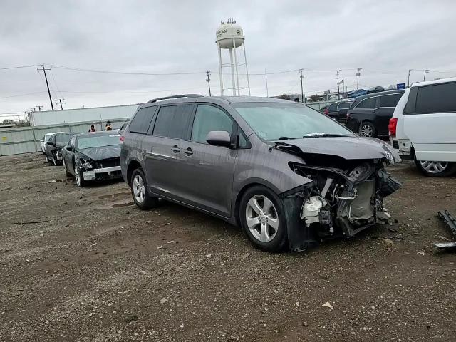 2013 Toyota Sienna - Image 15