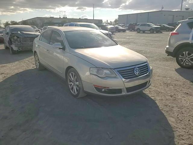 2010 Volkswagen Passat - Image 11