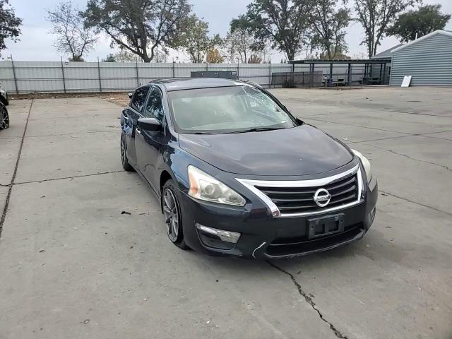 2014 Nissan Altima - Image 11