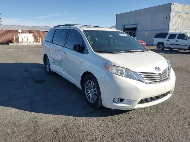 2016 Toyota Sienna - Image 12