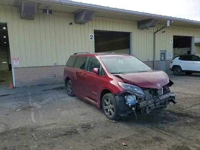 2015 Toyota Sienna - Image 14