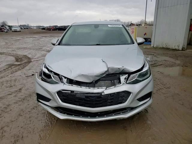 2018 Chevrolet Cruze - Image 13