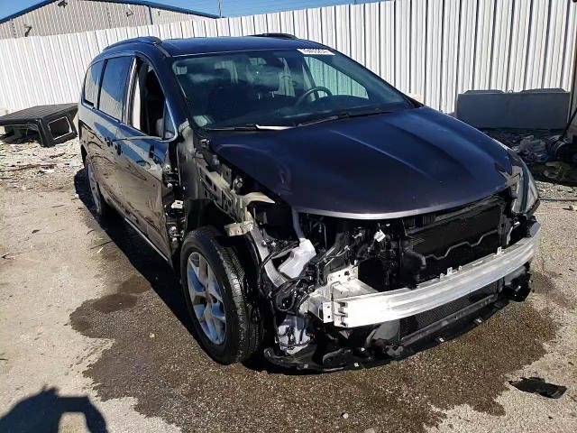 2017 Chrysler Pacifica - Image 15