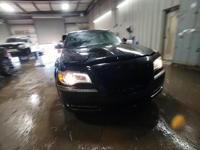 2013 Chrysler 300 - Image 13