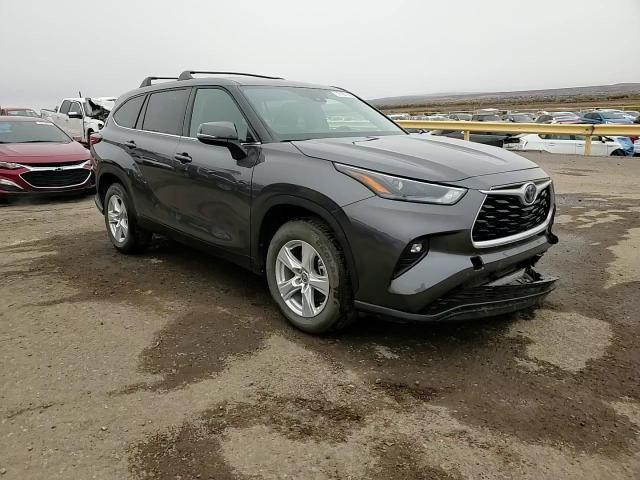 2022 Toyota Highlander - Image 14
