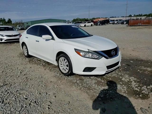 2018 Nissan Altima - Image 14