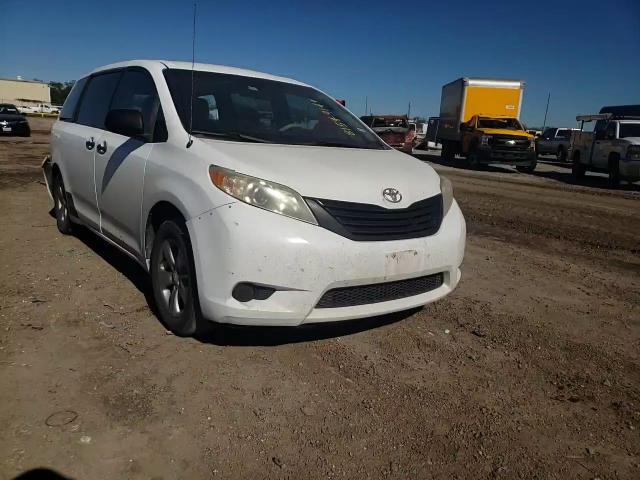 2011 Toyota Sienna - Image 11