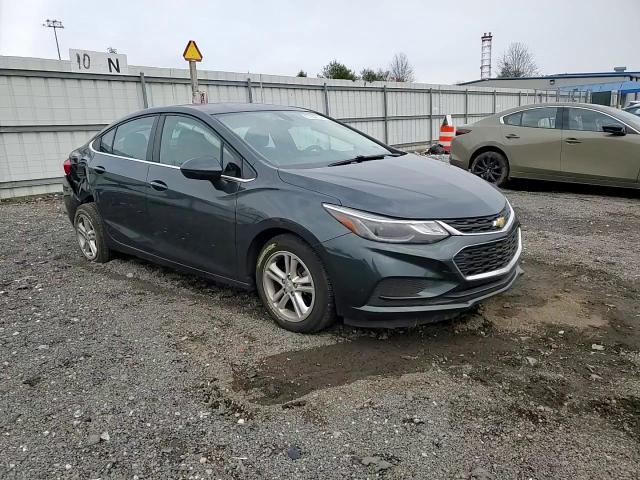 2018 Chevrolet Cruze - Image 10