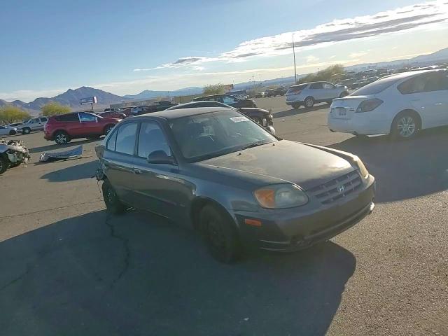 2005 Hyundai Accent - Image 10