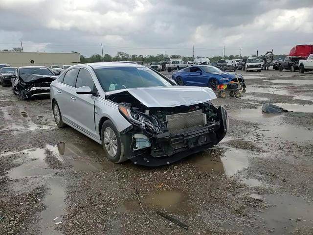 2017 Hyundai Sonata - Image 11