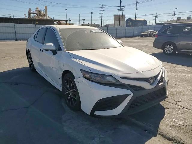 2022 Toyota Camry - Image 11