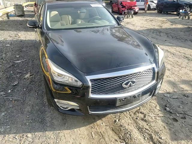2016 Infiniti Q70 - Image 11