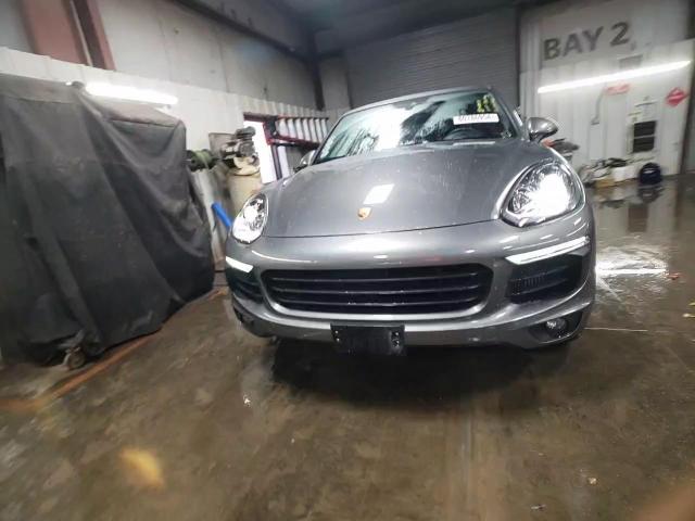 2017 Porsche Cayenne - Image 13