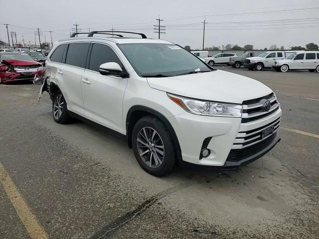 2019 Toyota Highlander - Image 12