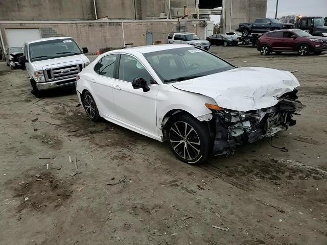 2018 Toyota Camry L VIN: 4T1B11HK4JU113974 Lot: 82554774