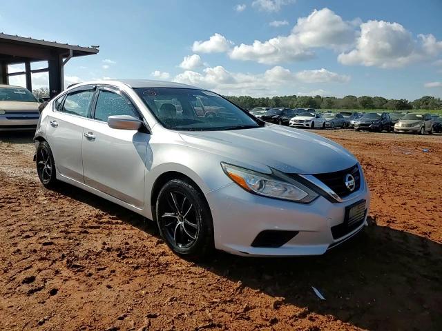 2016 Nissan Altima - Image 14