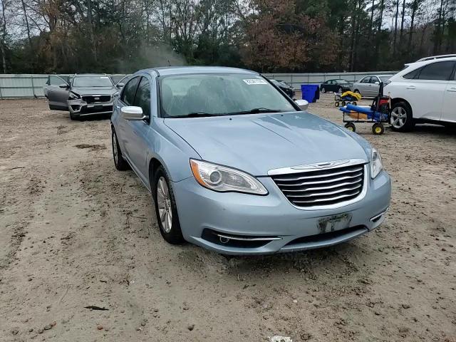 2013 Chrysler 200 - Image 11