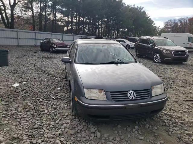 2004 Volkswagen Jetta - Image 10