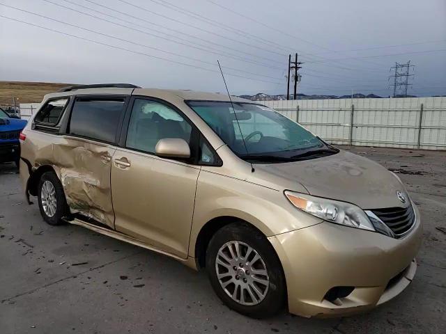 2011 Toyota Sienna - Image 11