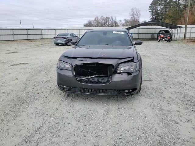 2021 Chrysler 300 - Image 11