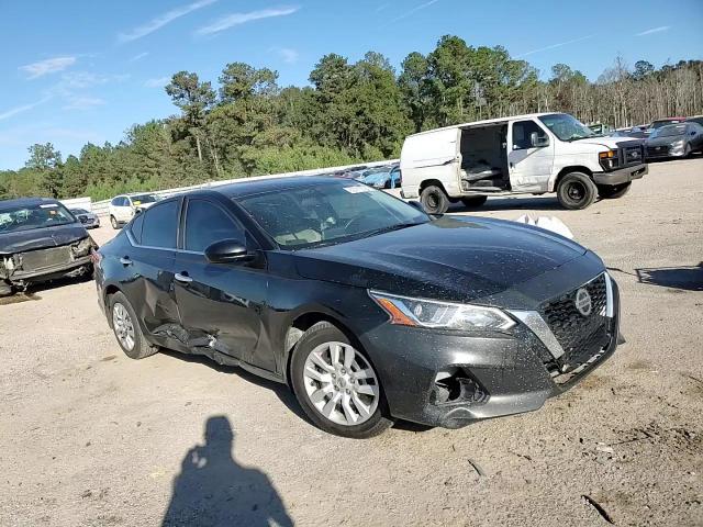 2019 Nissan Altima - Image 11