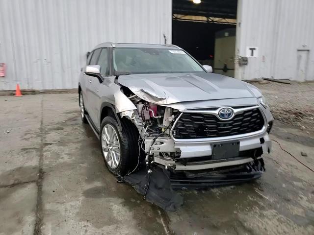 2020 Toyota Highlander - Image 14