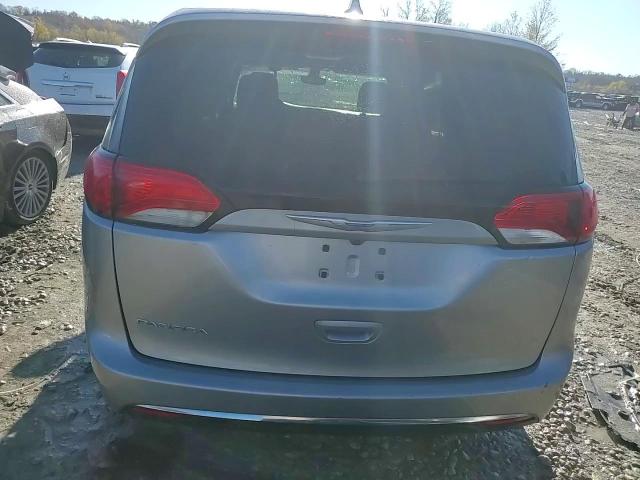 2017 Chrysler Pacifica - Image 14