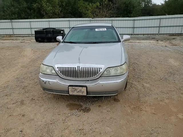 2004 Lincoln Town Car Ultimate VIN: 1LNHM83W14Y682637 Lot: 50261315