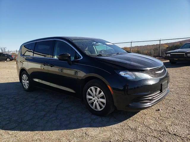 2020 Chrysler Voyager - Image 12