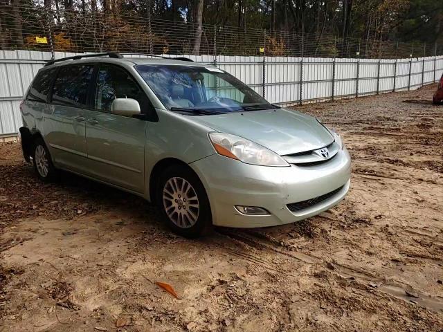 2008 Toyota Sienna - Image 11