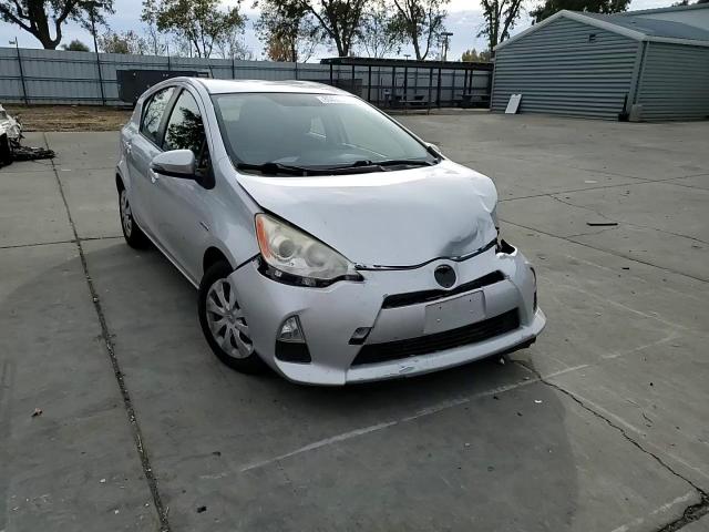 2012 Toyota Prius - Image 11