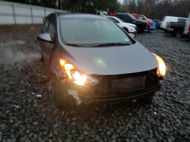 2016 Hyundai Elantra - Image 11