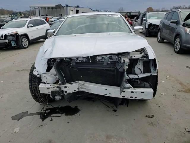 2012 Chrysler 300 - Image 10