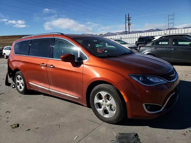 2018 Chrysler Pacifica - Image 11