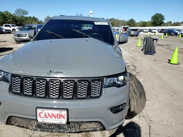 2020 Jeep Grand Cherokee - Image 12