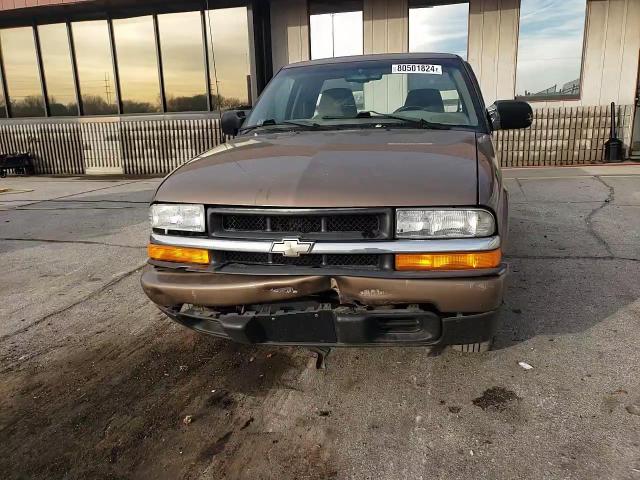 2002 Chevrolet S-10 Pickup - Image 11